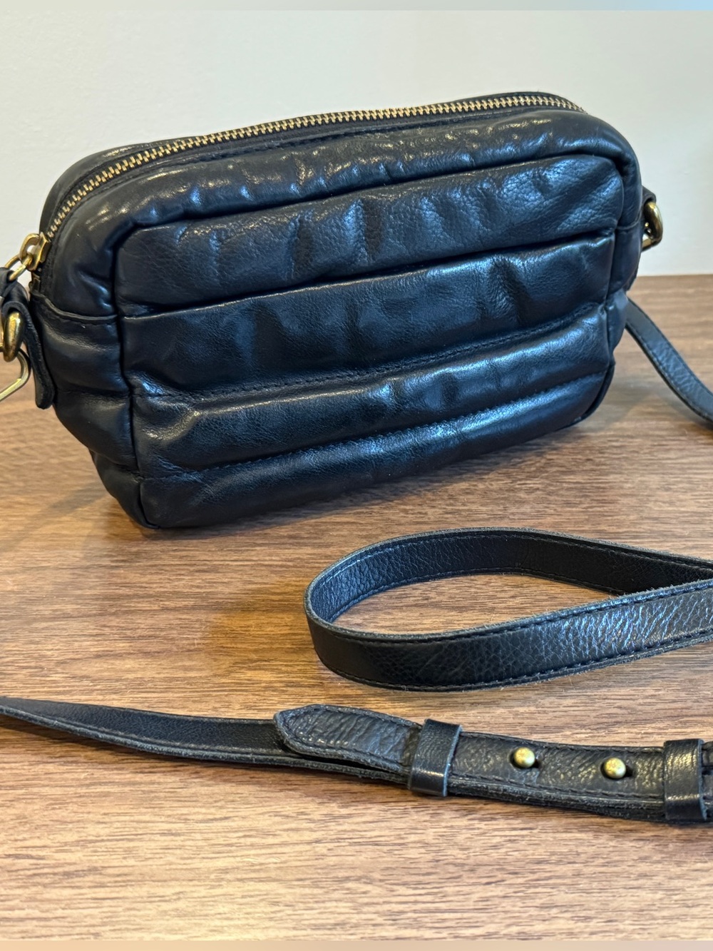 Madewell The Transport Camera Bag: Puff Edition – Black Quilted Leather Crossbod